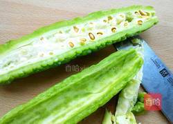 苦瓜炒肉的做法图解2