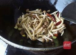 蟹味菇炒小油菜的做法图解4