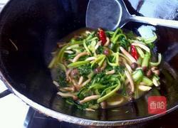蟹味菇炒小油菜的做法图解6