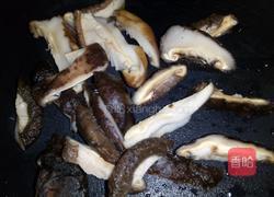 香菇娃娃菜炒银丝面的做法图解4