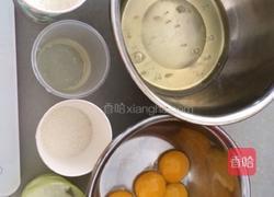 戚风蛋糕的做法图解2