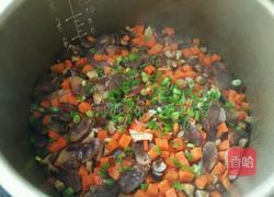 香肠焖饭的做法图解11
