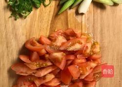 番茄炖鱼的做法图解1