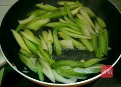 蒜香西芹的做法图解4