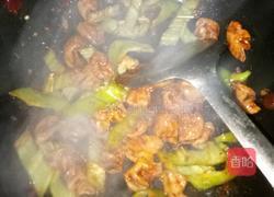 青椒肥肠的做法图解3