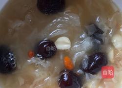 银耳莲子百合粥的做法图解6