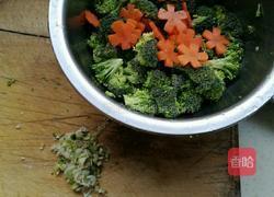 胡萝卜炒西兰花的做法图解1