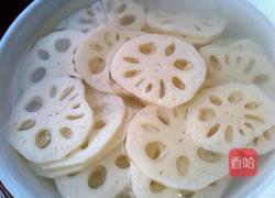 凉拌藕片的做法图解2