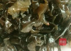 洋葱木耳炒鸡蛋的做法图解2