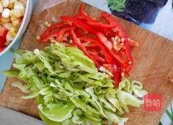 双椒炒鸡胸肉的做法图解2