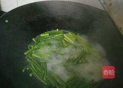 蒜苔炒烧肉的做法图解2