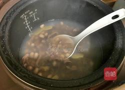 鹰嘴豆花生米煲猪肚汤的做法图解4