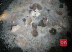 黄芪当归党参老母鸡汤的做法图解5