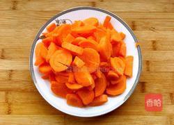 红萝卜花卷的做法图解2