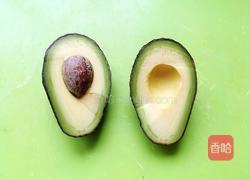 牛油果鸡蛋蔬菜汉堡的做法图解1