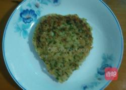 剩饭菜蛋饼的做法图解7