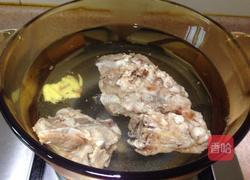 西红柿土豆骨汤的做法图解2