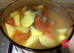 西红柿土豆骨汤的做法图解5