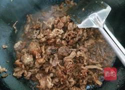 豆芽肉丝焖饼的做法图解3