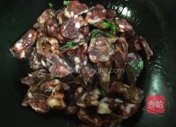 腊肠炒蒜苗的做法图解7