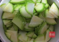鸡蛋炒西葫芦的做法图解2