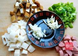 辣炒莲藕豆干丁的做法图解2