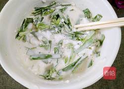 咸蛋白韭菜饼的做法图解4