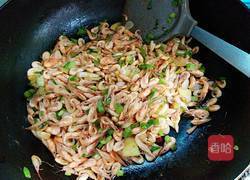 葱爆小河虾的做法图解6