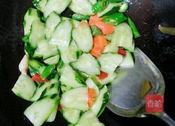 青瓜炒肥肠的做法图解3