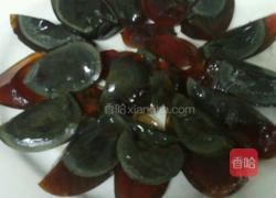 凉拌黄瓜皮蛋的做法图解2