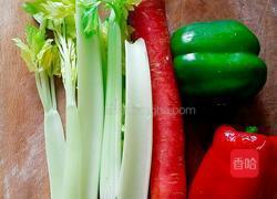 炒芹菜丁的做法图解1