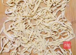 番茄鸡蛋豆面条的做法图解2