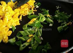 青椒炒鸡蛋的做法图解7