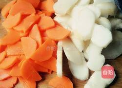 胡萝卜木耳炒荸荠的做法图解3