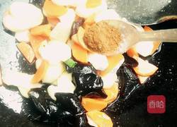 胡萝卜木耳炒荸荠的做法图解6