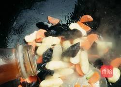 胡萝卜木耳炒荸荠的做法图解7