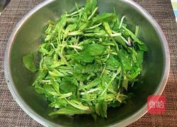 凉拌菠菜花生米的做法图解3