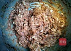 莲菜猪肉饺子馅的做法图解5