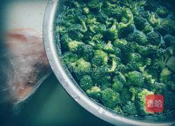 鸡肉西兰花的做法图解1