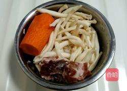 海鲜菇炒羊肉的做法图解1