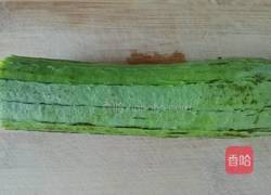 老油条戏嫩丝瓜的做法图解1