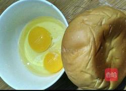 奶包煎蛋的做法图解1