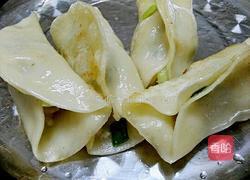 三鲜锅贴的做法图解7