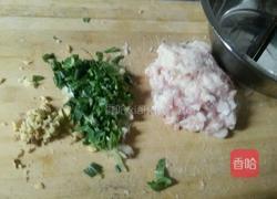 三鲜锅贴的做法图解1