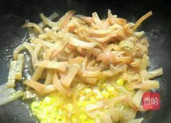 黄豆芽炒肉皮的做法图解4