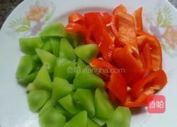 莴笋炒红椒的做法图解1