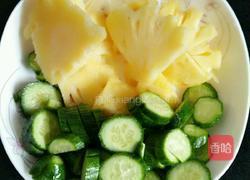 黄瓜菠萝汁的做法图解1