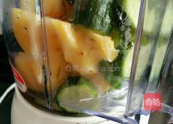 黄瓜菠萝汁的做法图解3