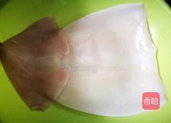 「Cathy边吃边营养」鱿鱼清炒蒜黄的做法图解3