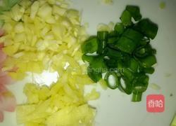 肉丸菠菜粉丝汤的做法图解2